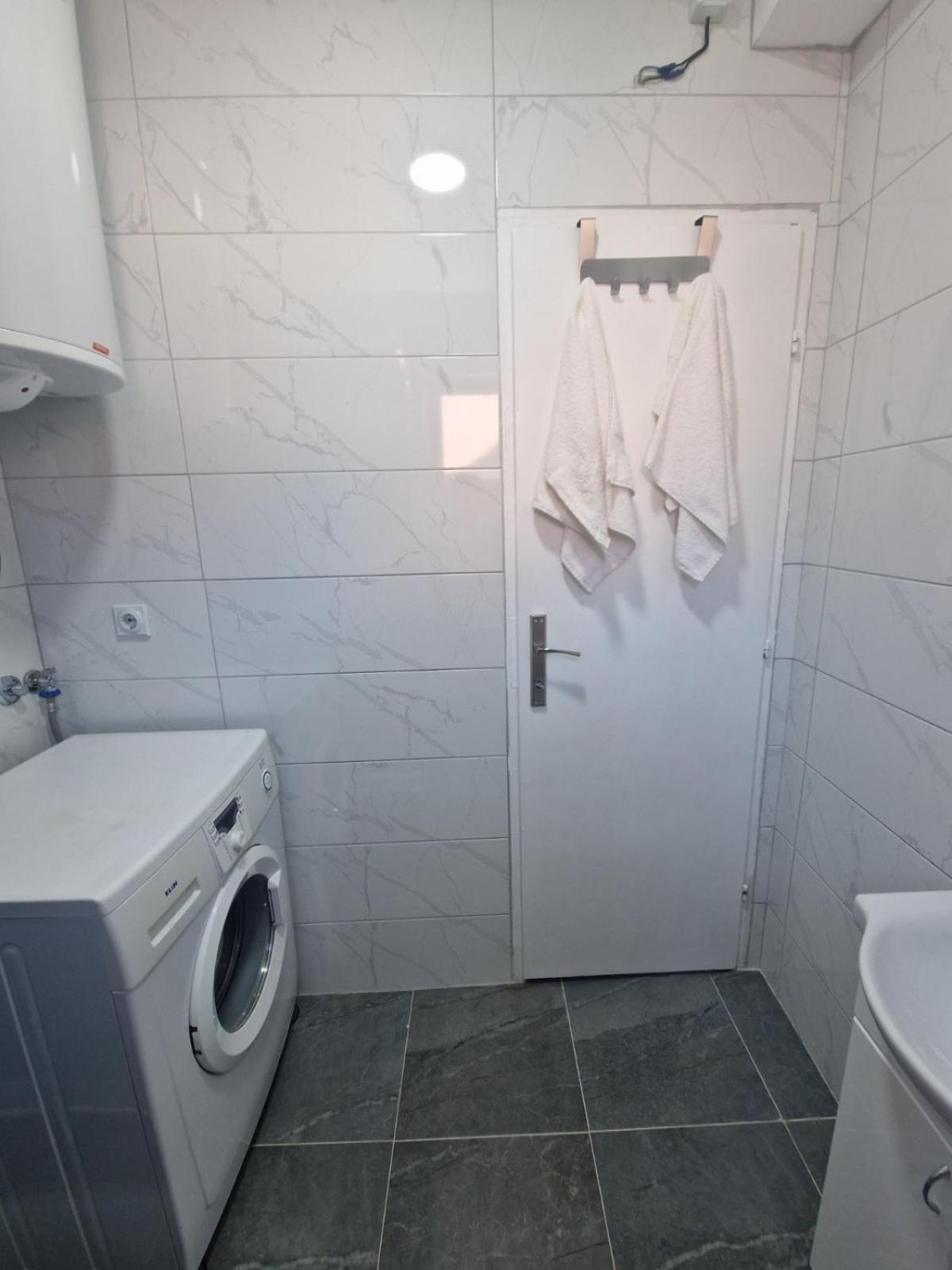 Apartman Mamut Donji Milanovac Exterior foto